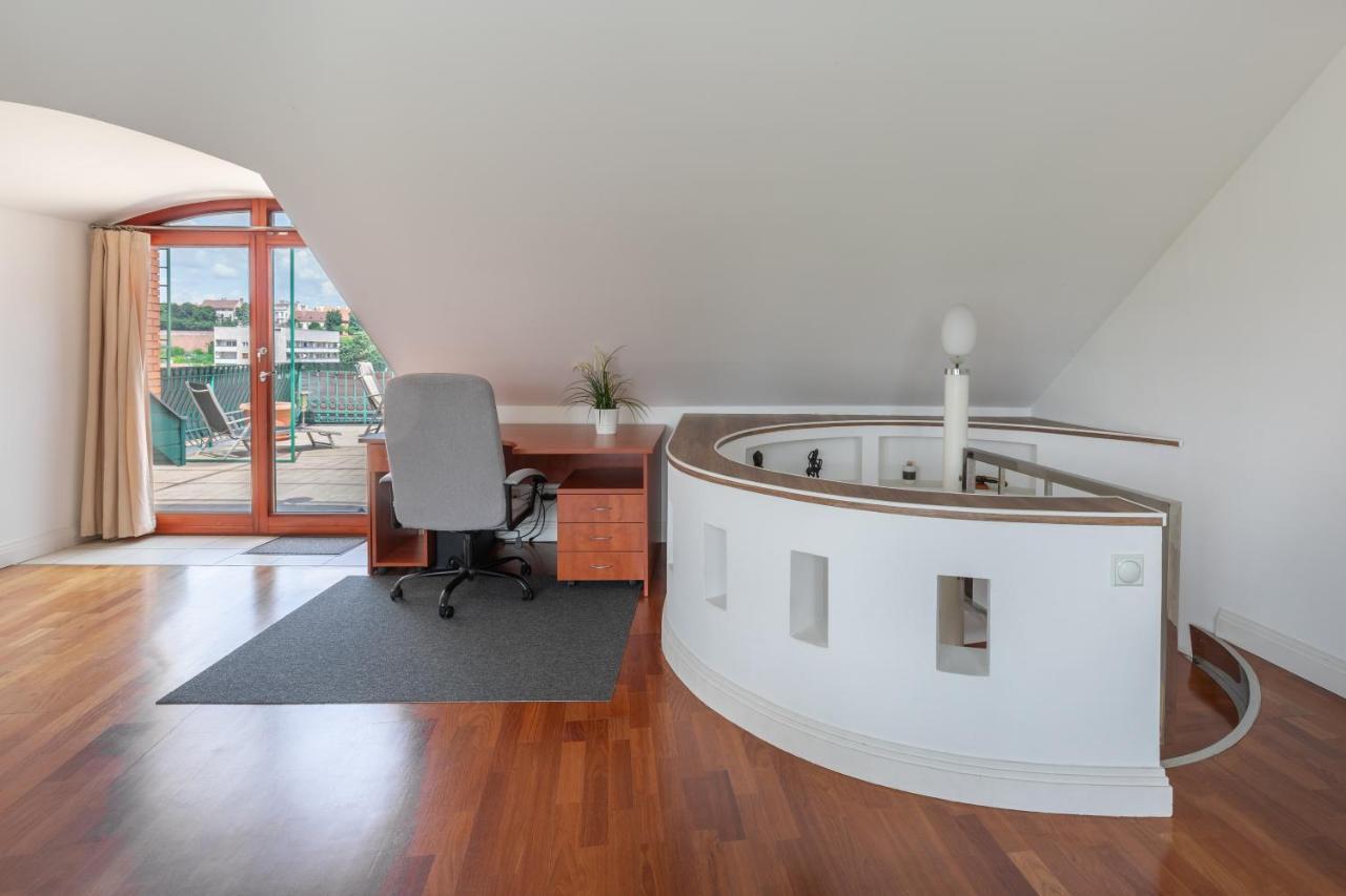 Apartment Penthouse With Free Parking And Free Bikes, Wellness 8 Min Walk Budapest