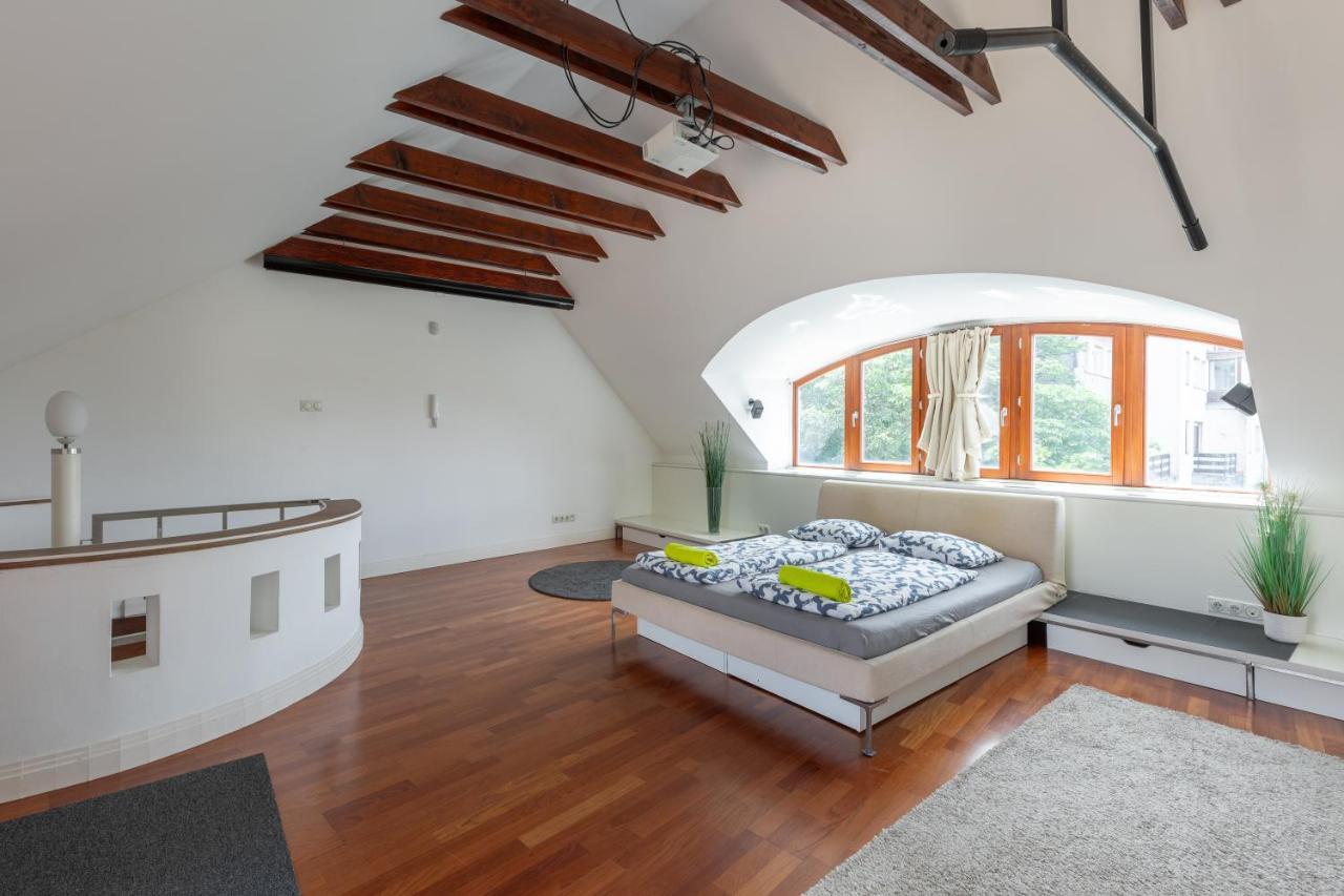 Penthouse With Free Parking And Free Bikes, Wellness 8 Min Walk Apartment *
