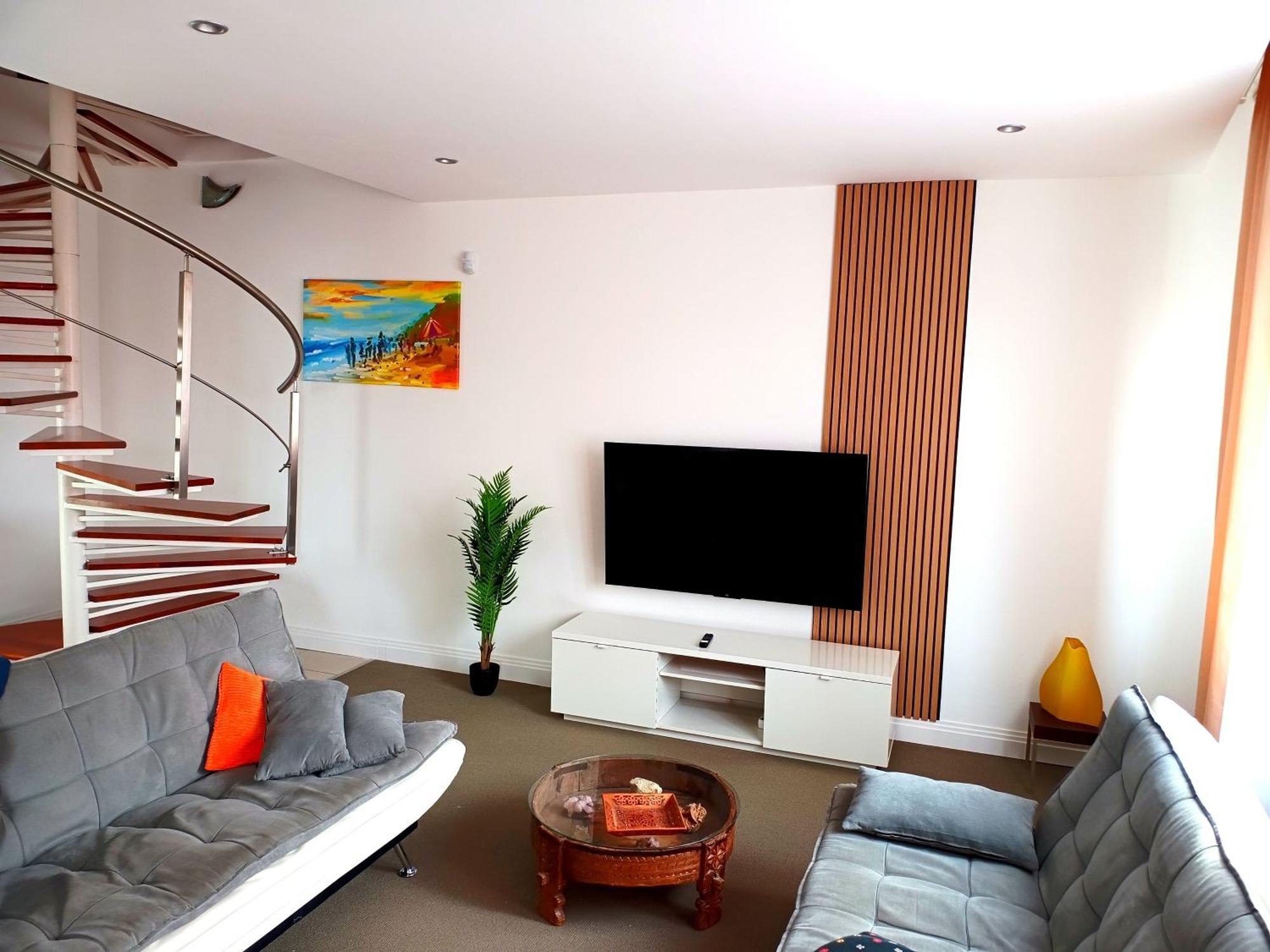 Penthouse With Free Parking And Free Bikes, Wellness 8 Min Walk Apartment *