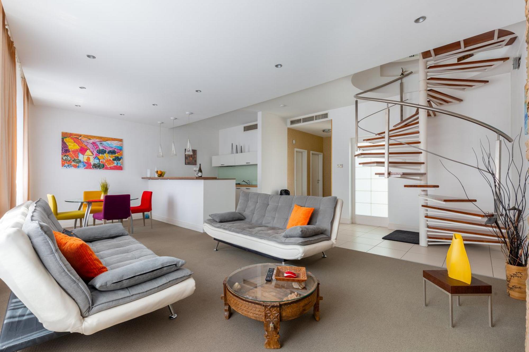 Penthouse With Free Parking And Free Bikes, Wellness 8 Min Walk Apartment